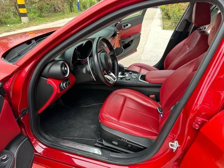 徐州20年阿尔法·罗密欧Giulia5