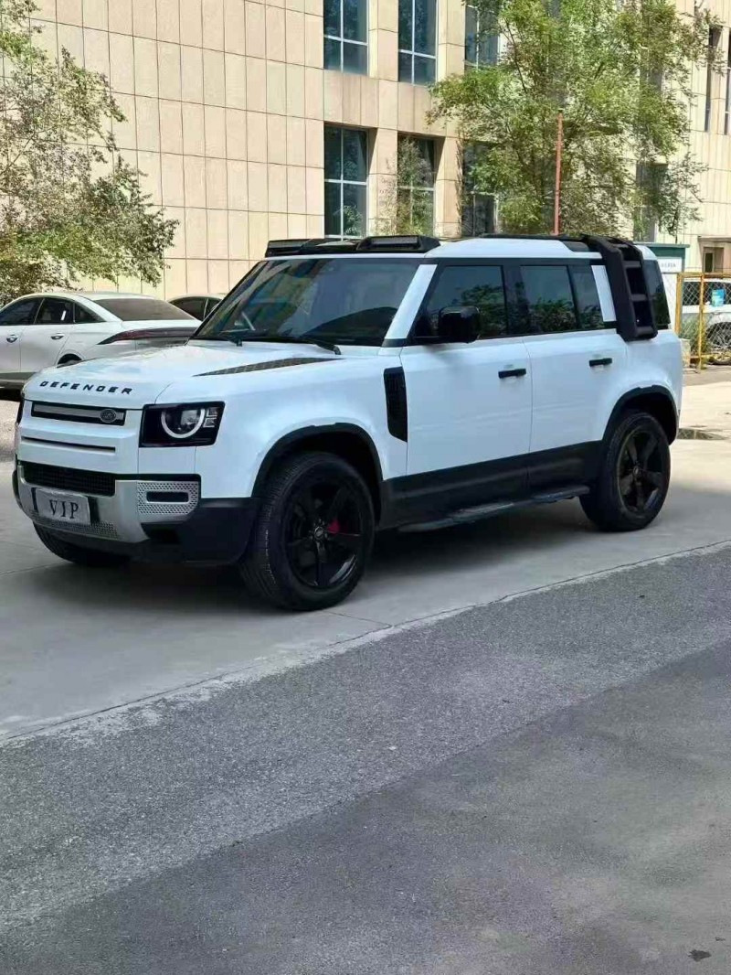 枣庄22年路虎卫士2