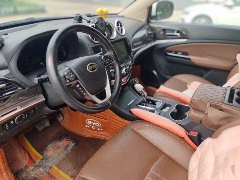 石家庄17年比亚迪S76