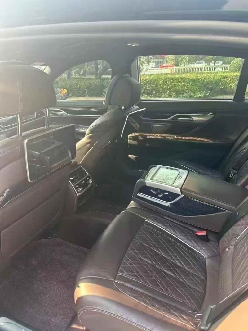 淄博21年宝马7系8