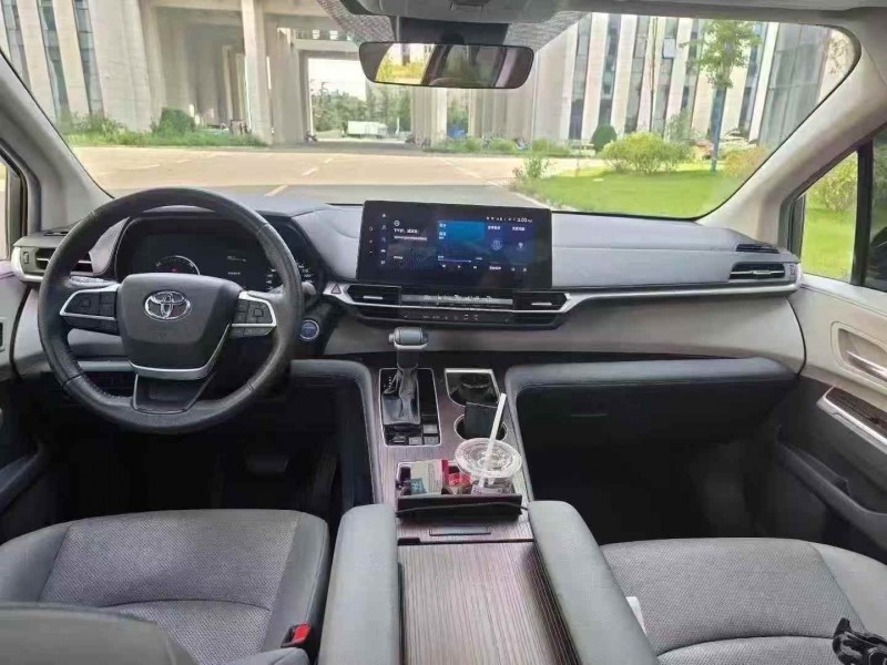 青岛23年丰田格瑞维亚3