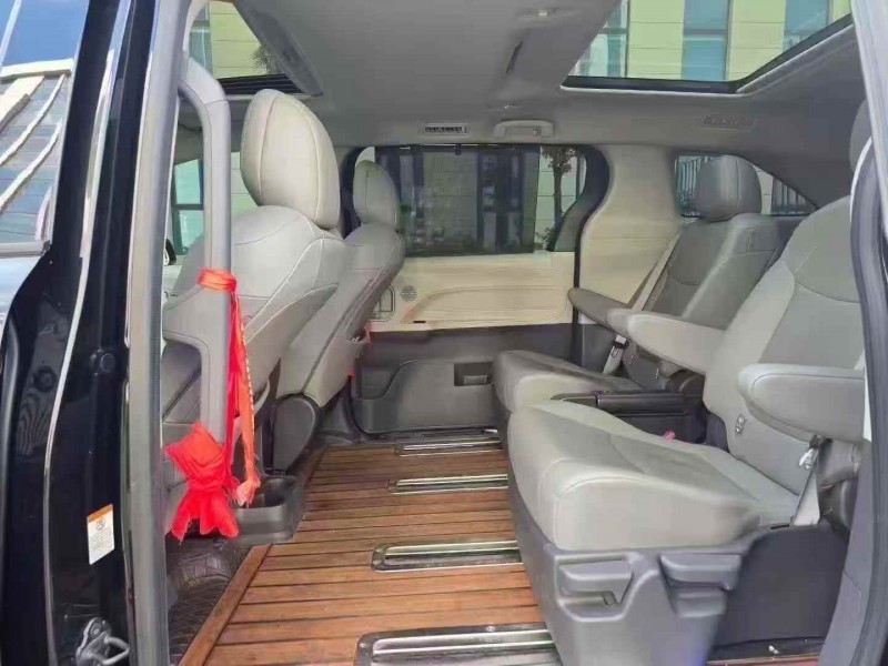 青岛23年丰田格瑞维亚4