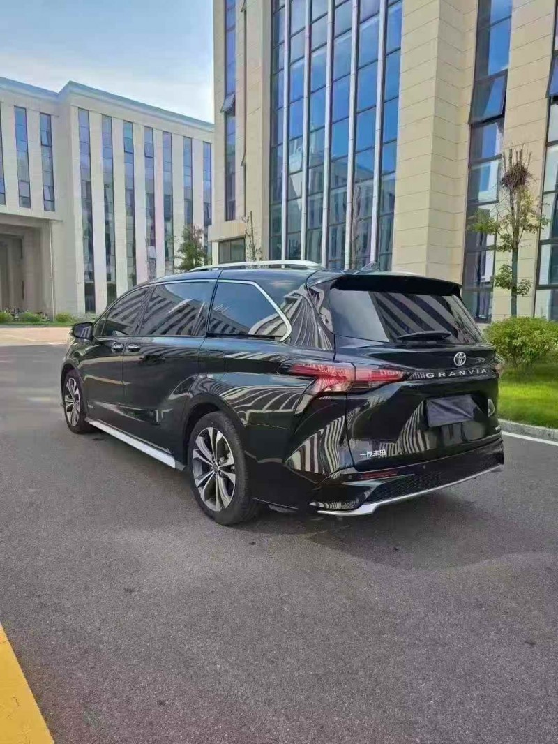 青岛23年丰田格瑞维亚7