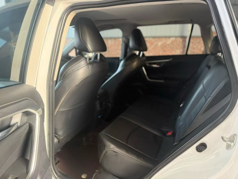 深圳22年丰田威兰达8