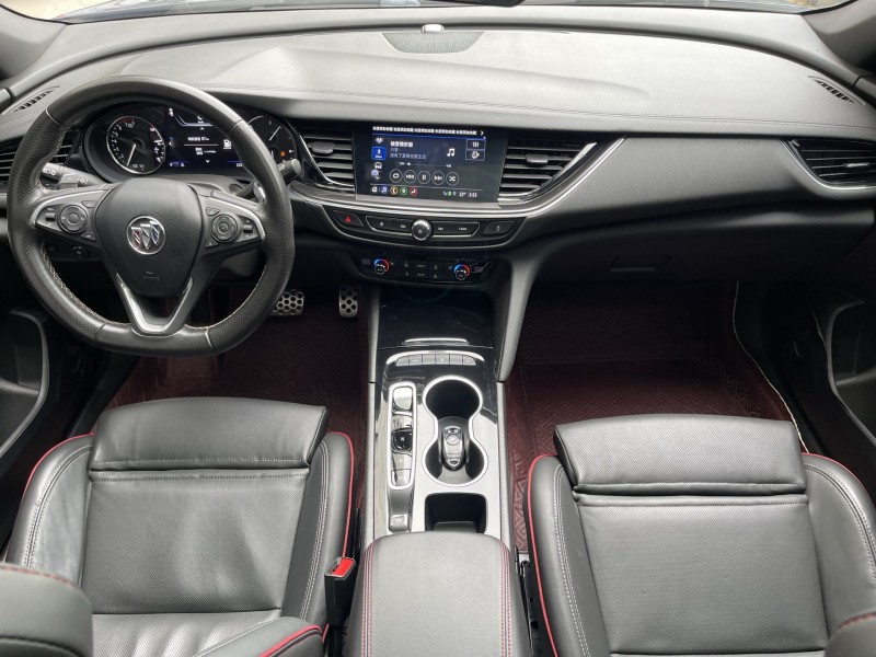 济宁21年别克君威4