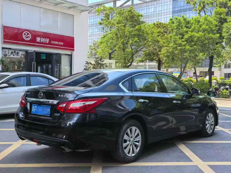 深圳17年日产天籁8