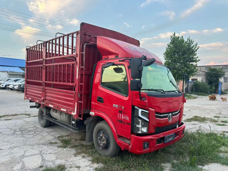 郑州22年飞碟箱货货车2