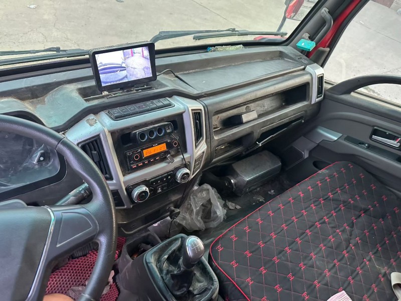 郑州22年飞碟箱货货车5