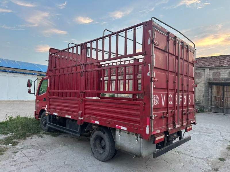 郑州22年飞碟箱货货车7