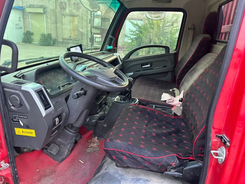 郑州22年飞碟箱货货车8