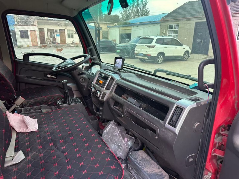 郑州22年飞碟箱货货车9