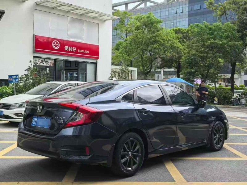 深圳21年本田思域9