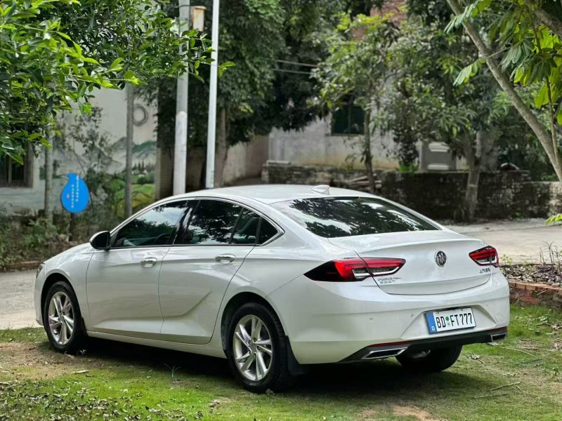 深圳22年别克君威8