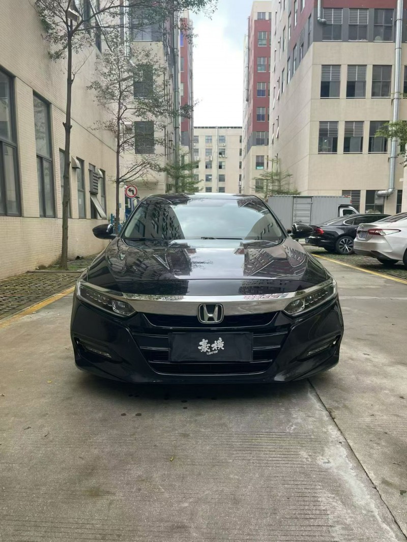 佛山19年本田雅阁1