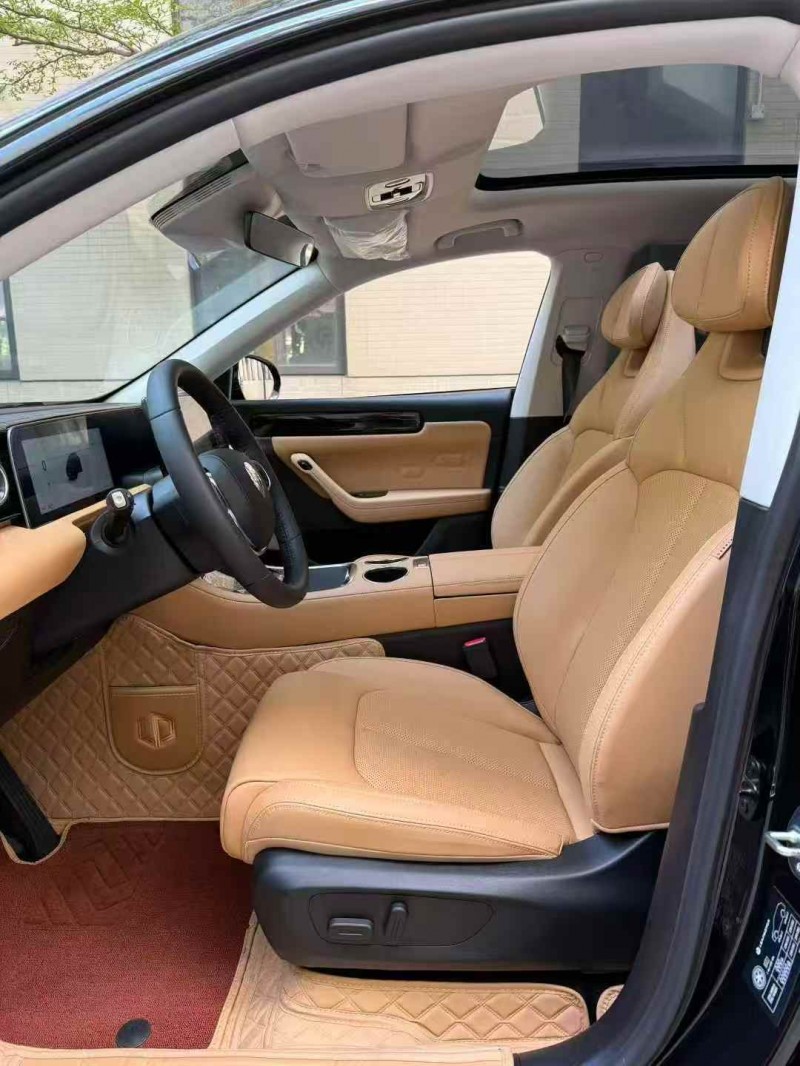 广州25年零跑汽车C114