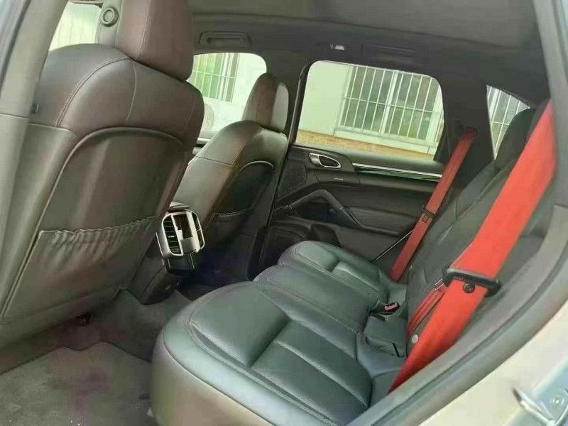 广州18年保时捷卡宴6