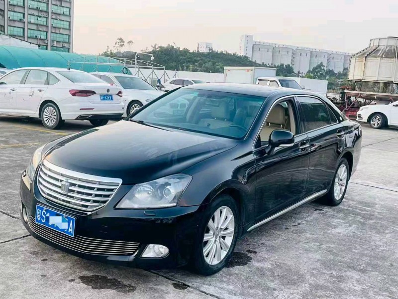 东莞11年丰田皇冠2