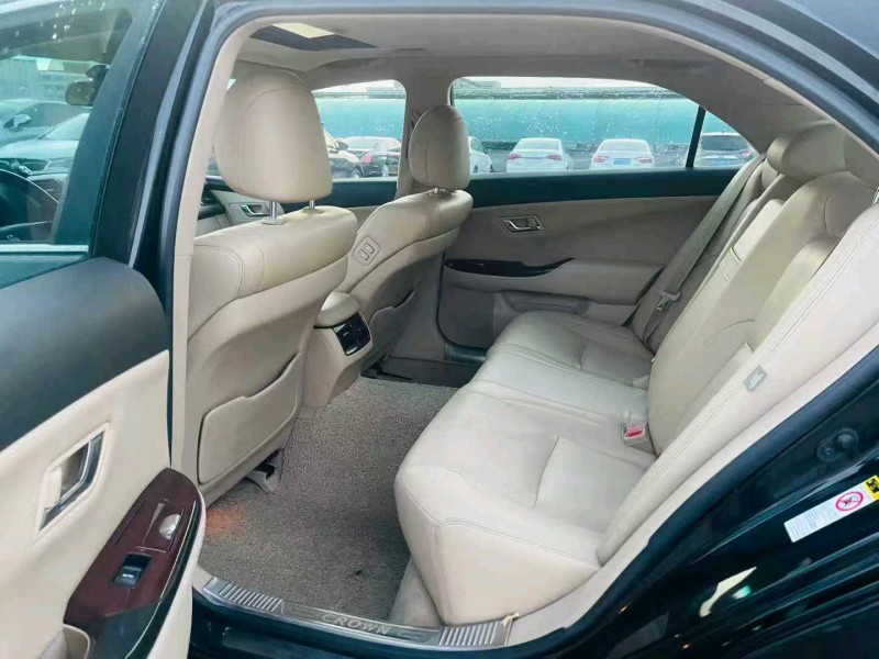 东莞11年丰田皇冠4