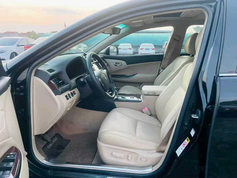 东莞11年丰田皇冠5