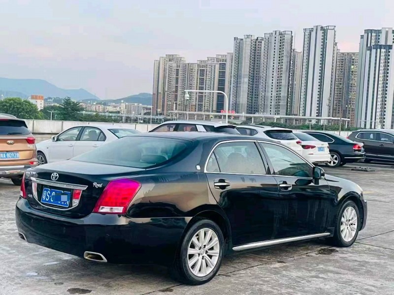 东莞11年丰田皇冠8