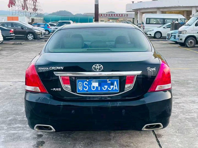 东莞11年丰田皇冠9