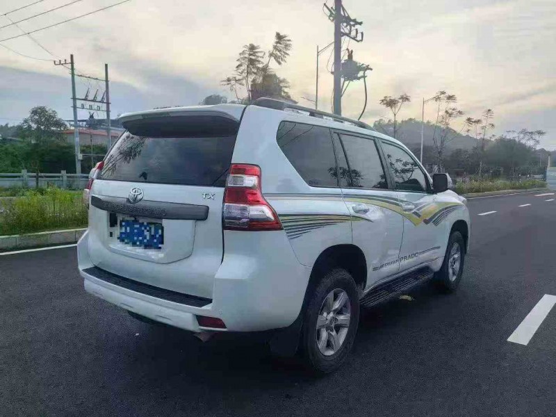 深圳15年丰田普拉多8