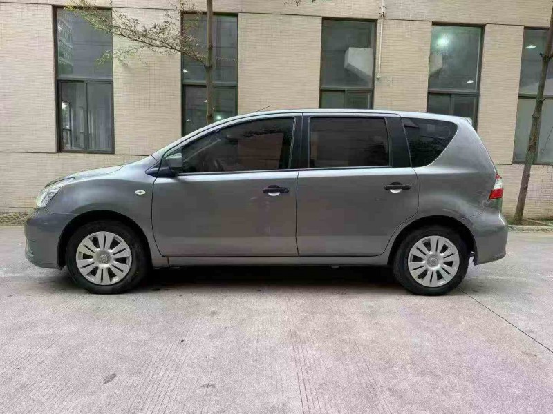 深圳17年日产骊威8