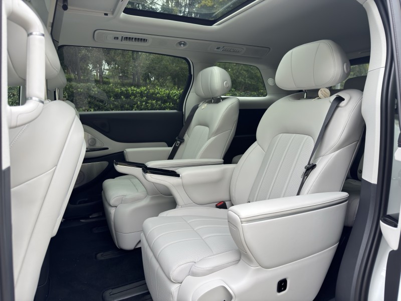 盐城25年岚图汽车梦想家8