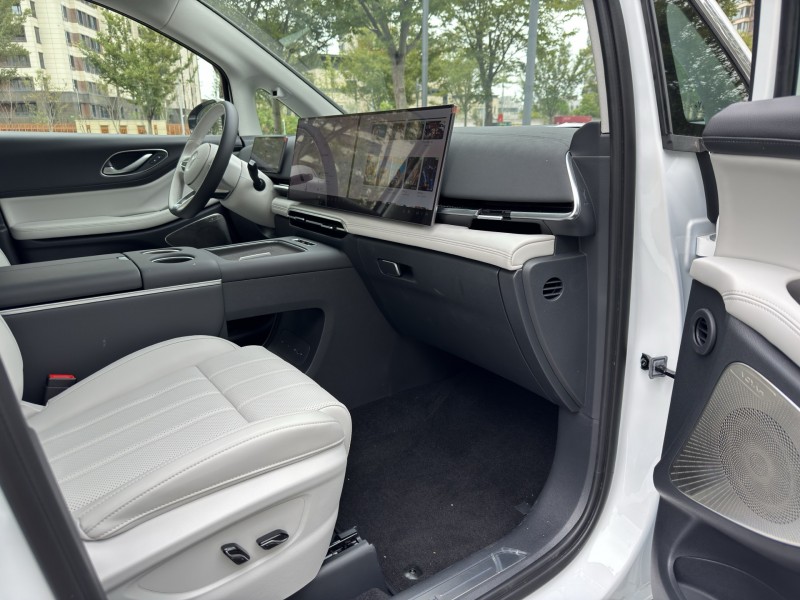 盐城25年岚图汽车梦想家9