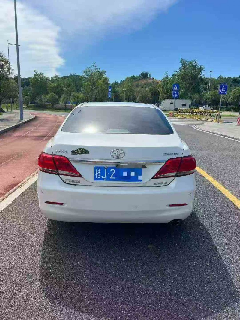 桂林11年丰田凯美瑞9