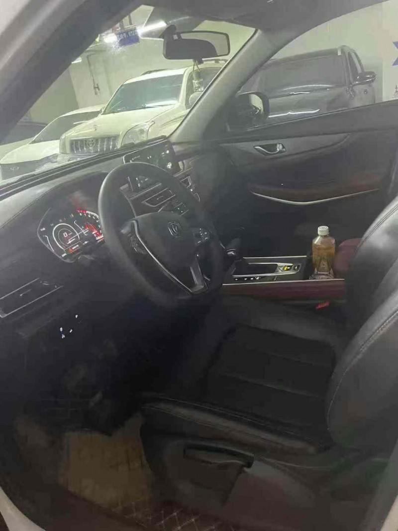 成都23年长安汽车CS754