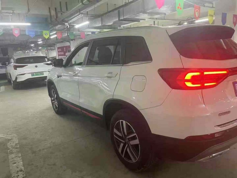 成都23年长安汽车CS757