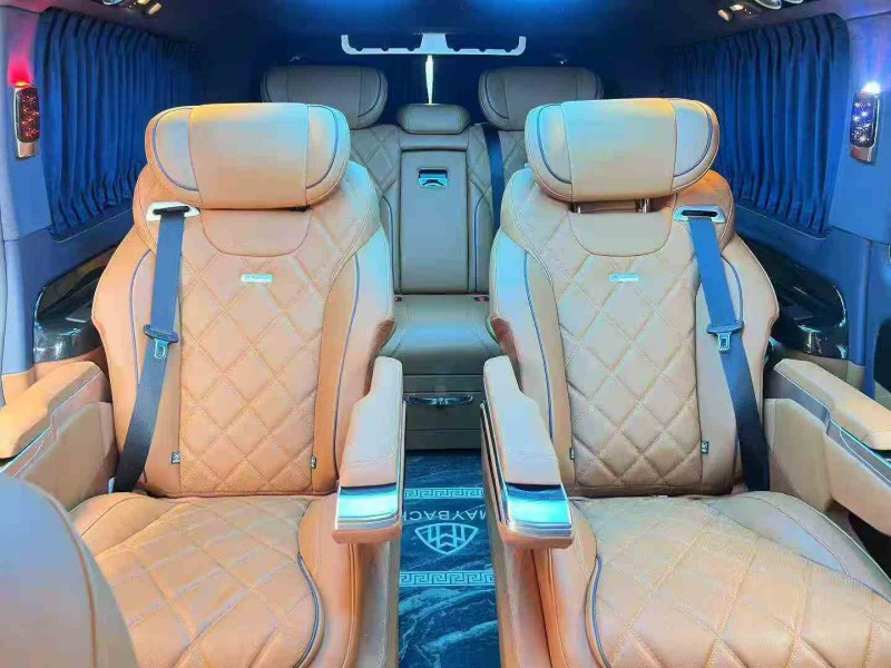 南宁24年奔驰威霆4