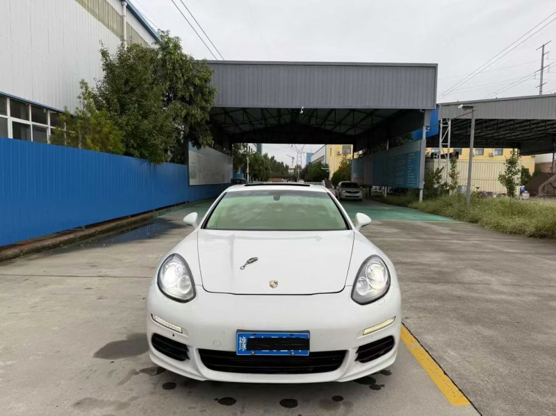 焦作12年保时捷帕拉梅拉1