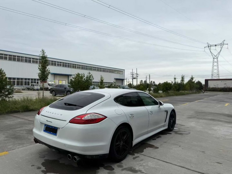 焦作12年保时捷帕拉梅拉9