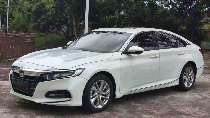 深圳21年本田雅阁3