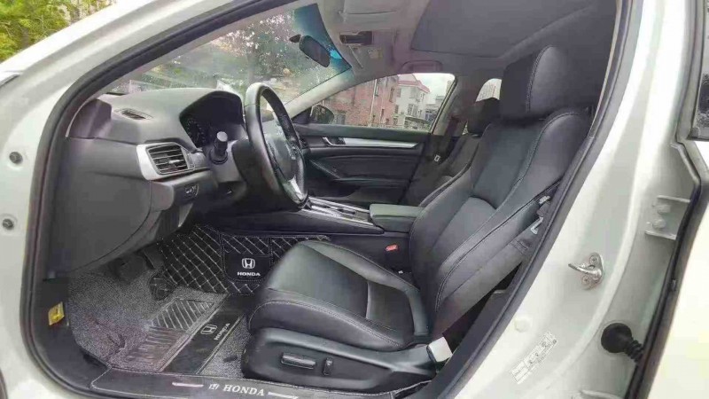 深圳21年本田雅阁4