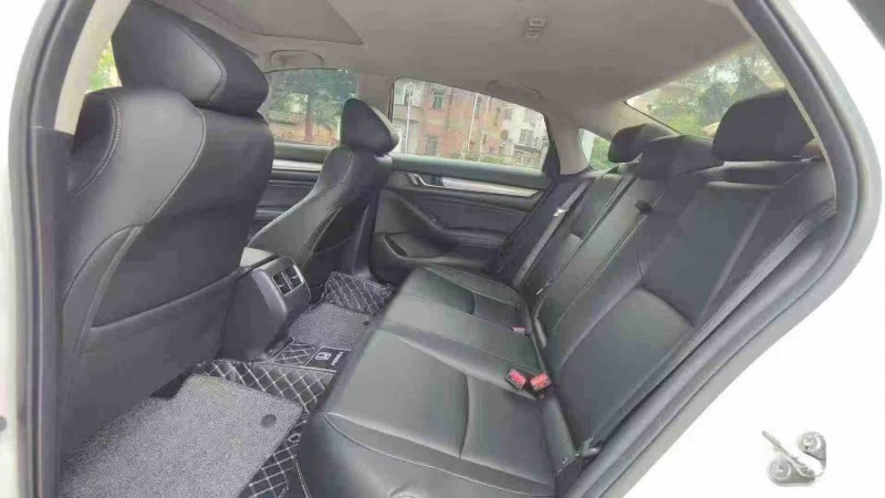 深圳21年本田雅阁7