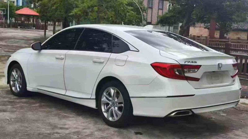 深圳21年本田雅阁8