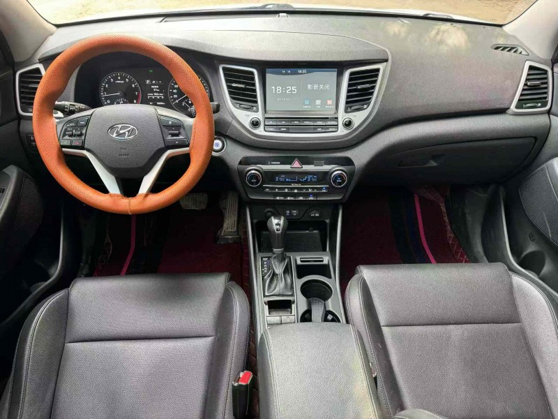 保定18年现代途胜8