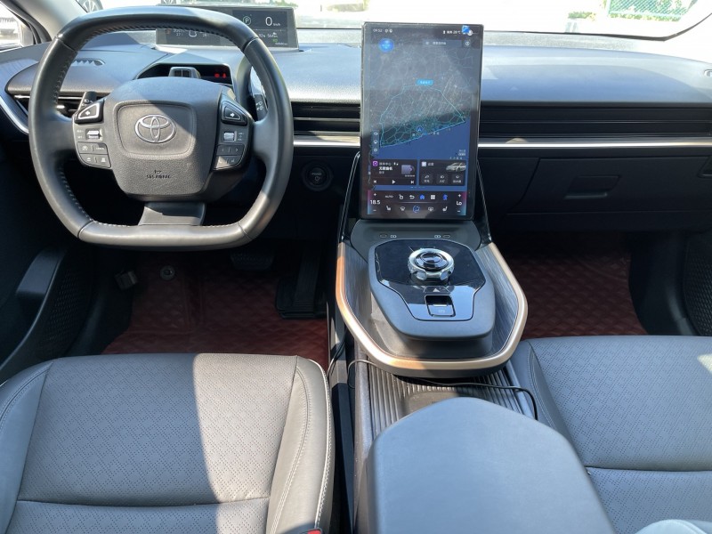 中山23年丰田BZ3Pro8