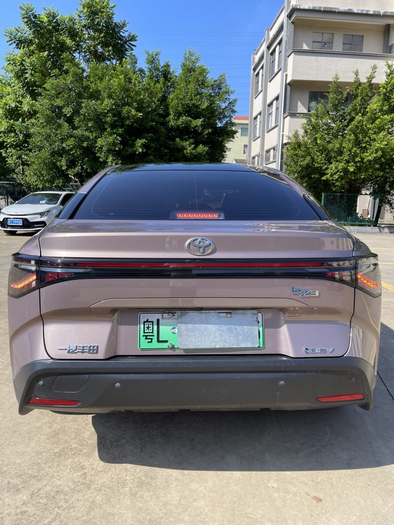 中山23年丰田BZ3Pro9