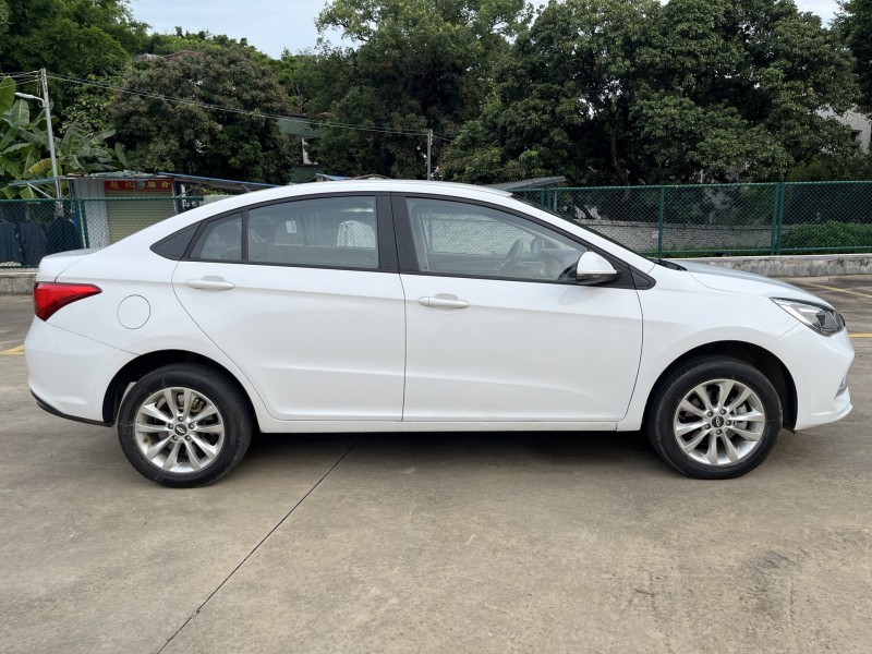 中山24年奇瑞艾瑞泽2