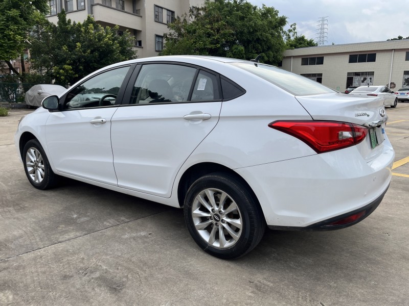 中山24年奇瑞艾瑞泽4