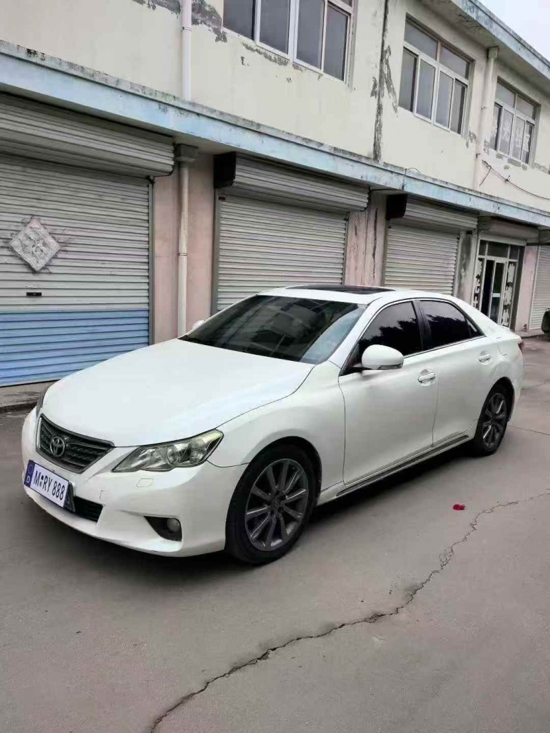 济宁12年丰田锐志2