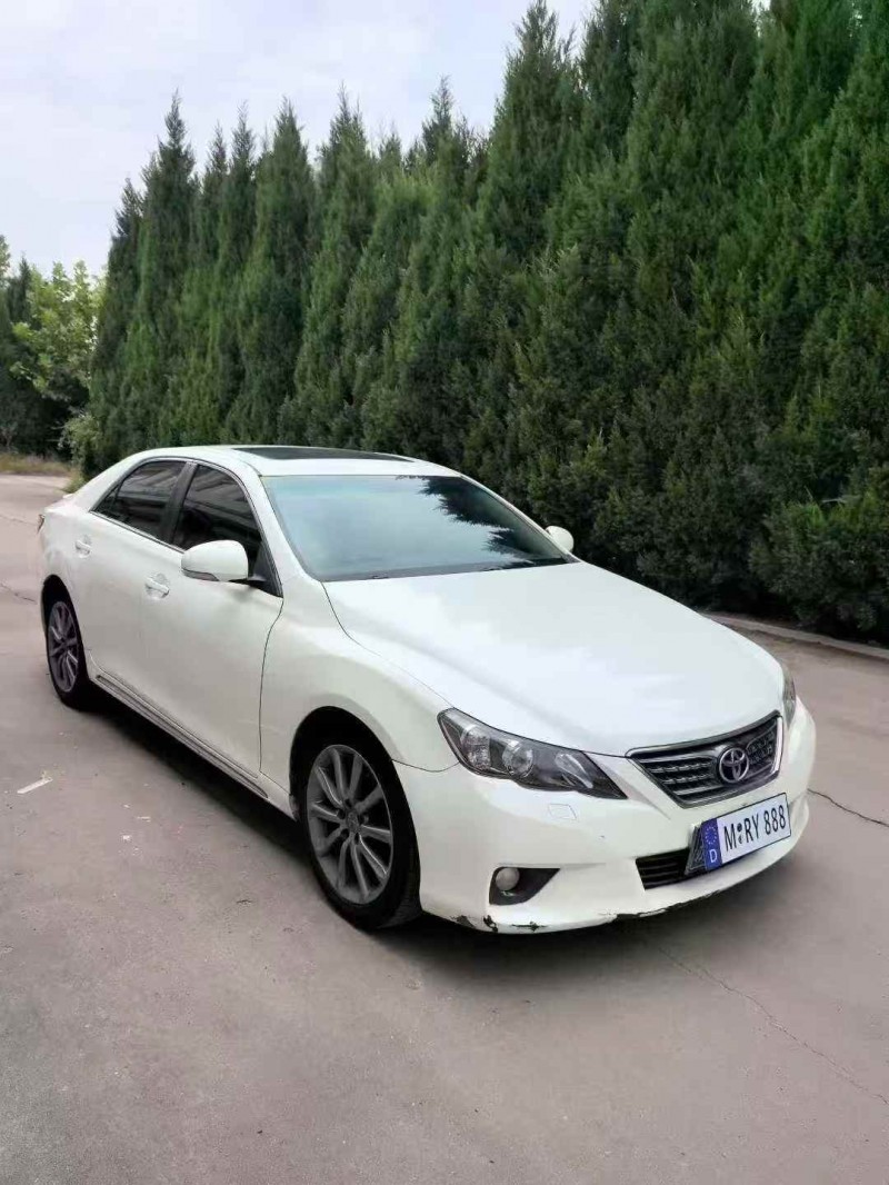 济宁12年丰田锐志3