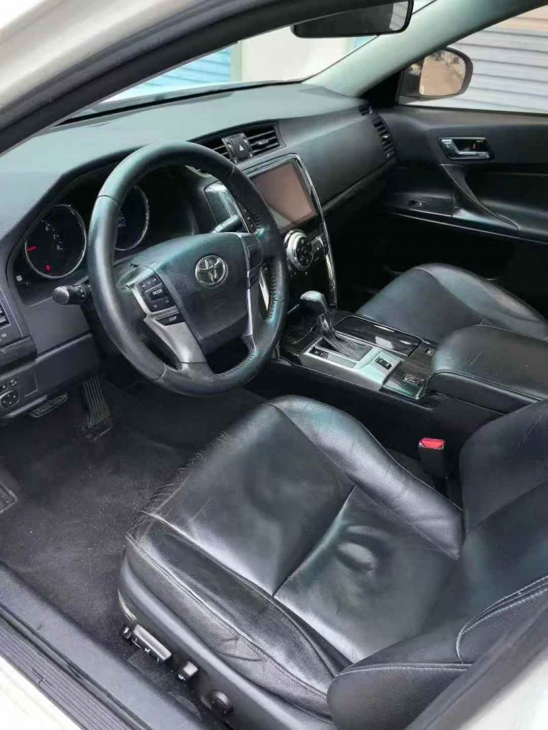 济宁12年丰田锐志4
