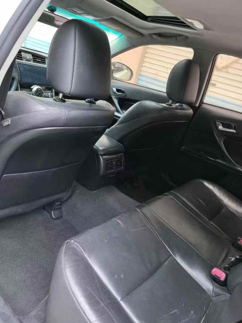 济宁12年丰田锐志5