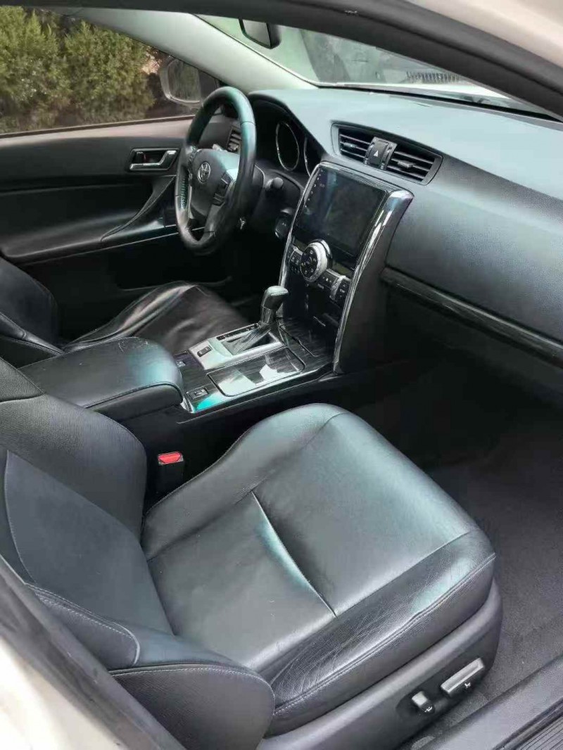 济宁12年丰田锐志6