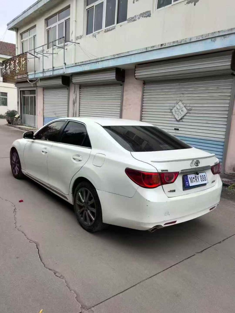 济宁12年丰田锐志8